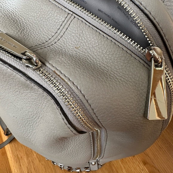 Michaela Kors Rhea Medium Backpack -pearl grey - Picture 3 of 6